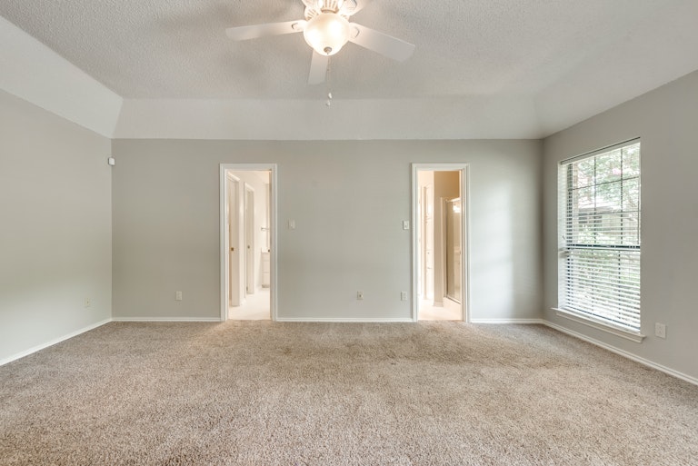 Photo 15 of 26 - 3615 Dalton Dr, Corinth, TX 76208