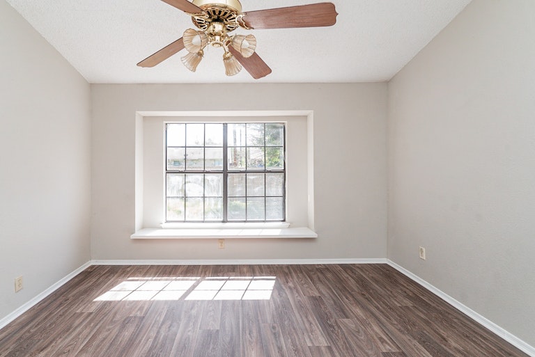 Photo 13 of 23 - 507 Redbud Dr, Forney, TX 75126