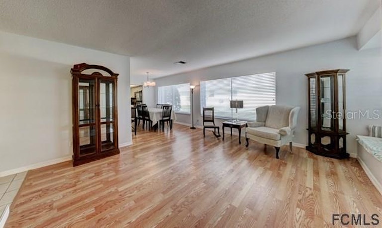 Photo 11 of 39 - 11 Crompton Pl, Palm Coast, FL 32137