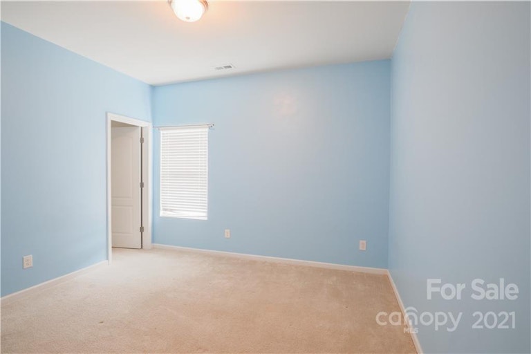 Photo 10 of 17 - 3041 S Devon St, Charlotte, NC 28213
