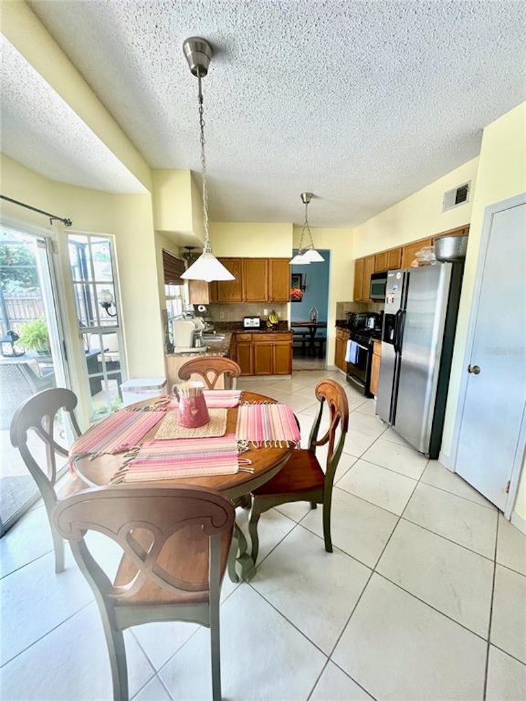 Photo 16 of 50 - 10521 Cherry Oak Cir, Orlando, FL 32817