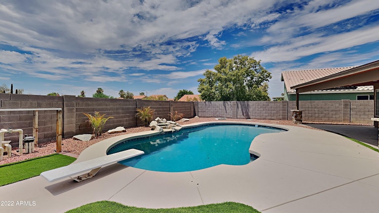 Photo 10 of 11 - 5147 W Topeka Dr, Glendale, AZ 85308