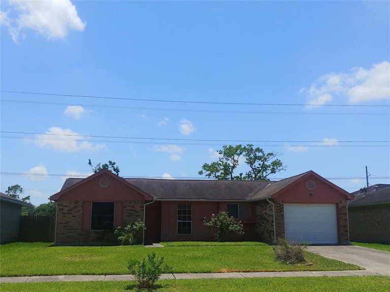 Photo 3 of 18 - 2519 Ironclad Dr, League City, TX 77573