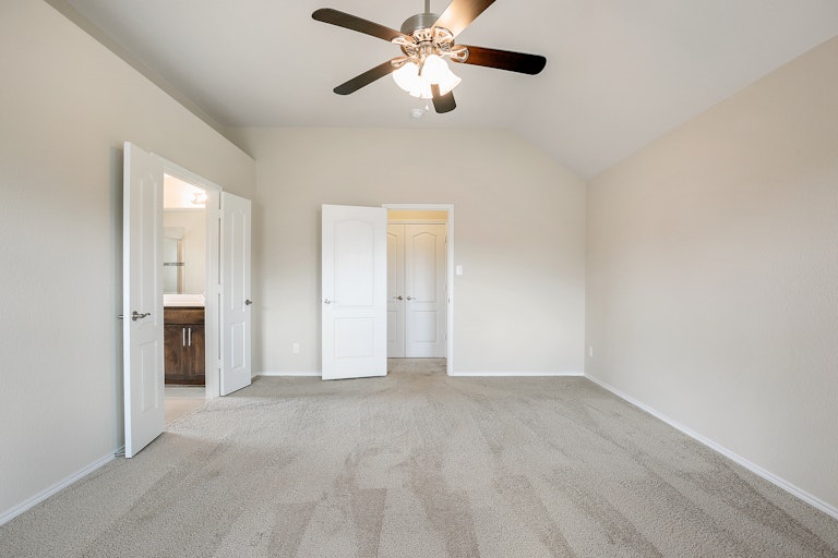 Photo 14 of 26 - 4021 Winter Springs Dr, Fort Worth, TX 76123