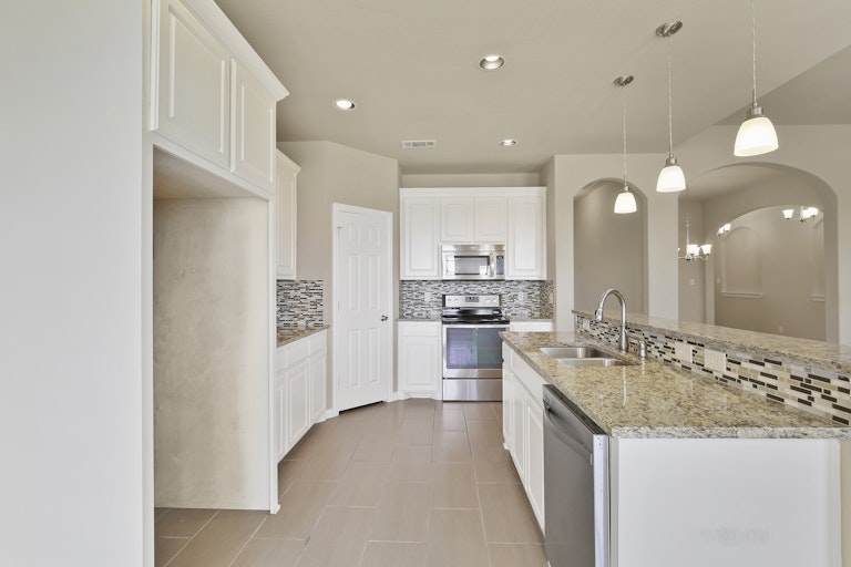Photo 3 of 26 - 413 Harvard Dr, Glenn Heights, TX 75154