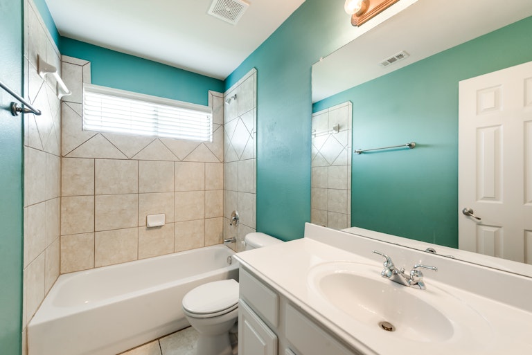 Photo 29 of 33 - 9909 Chadbourne Rd, Fort Worth, TX 76244