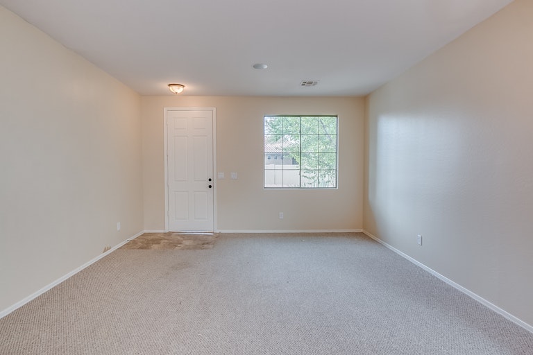 Photo 3 of 23 - 1612 W Kuralt Dr, Anthem, AZ 85086
