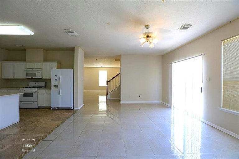 Photo 9 of 15 - 9646 Weldridge Dr, Sugar Land, TX 77498