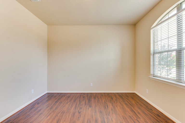Photo 8 of 38 - 1716 Lake Wood Trl, Little Elm, TX 75068