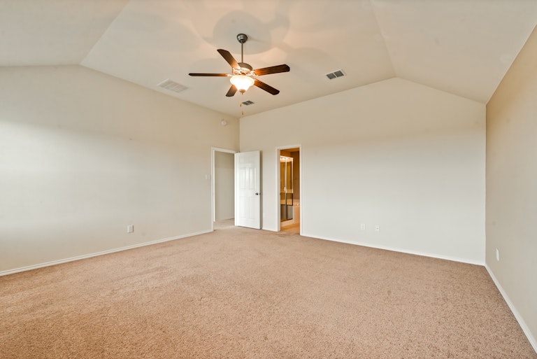 Photo 16 of 28 - 14000 Zippo Way, Haslet, TX 76052