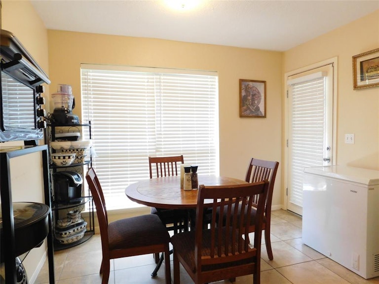 Photo 6 of 25 - 3910 Spring Meadow Dr, Pearland, TX 77584