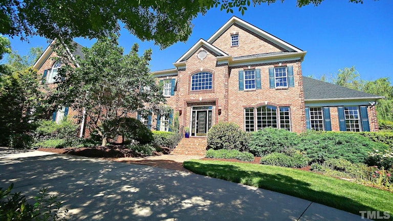 Photo 3 of 50 - 9414 Centerwood Dr, Raleigh, NC 27617