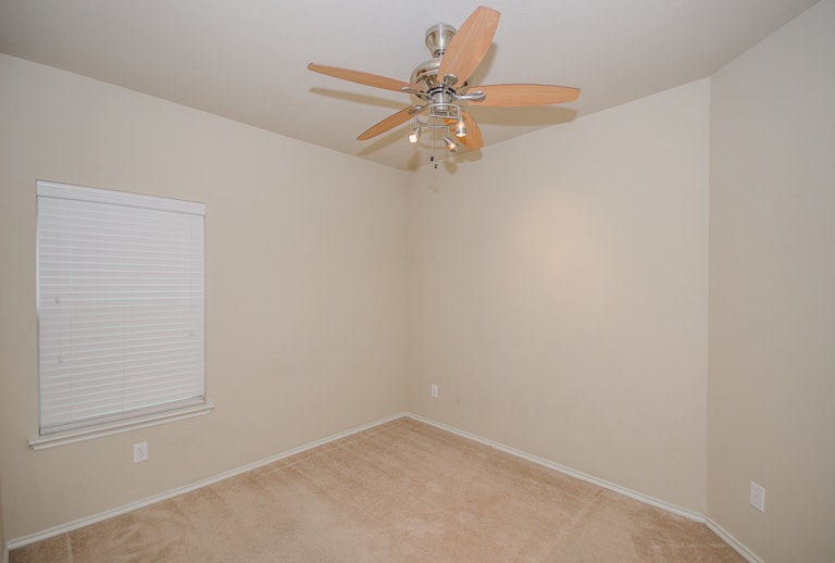 Photo 23 of 44 - 9713 Mulligan Dr, McKinney, TX 75072