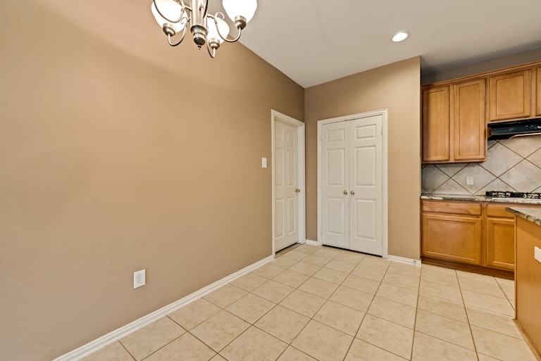 Photo 12 of 27 - 300 Crabapple Dr, Wylie, TX 75098