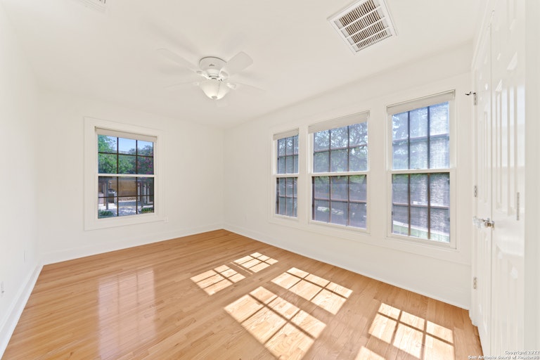 Photo 27 of 39 - 347 E Huisache Ave, San Antonio, TX 78212