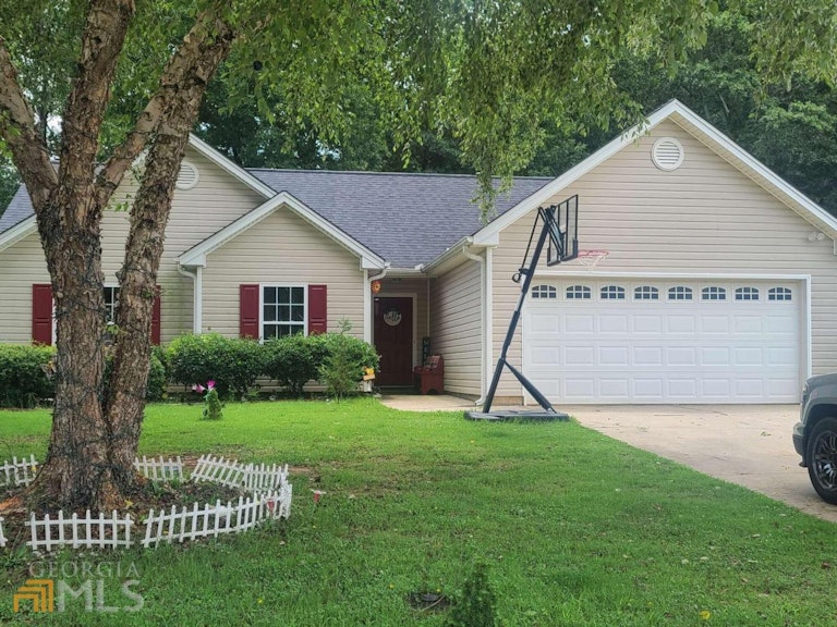 Photo 1 of 20 - 418 Shenandoah Ct, Winder, GA 30680