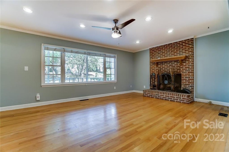 Photo 7 of 46 - 6538 Dougherty Dr, Charlotte, NC 28213