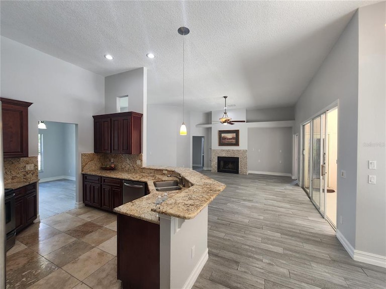 Photo 30 of 41 - 10095 Brandon Cir, Orlando, FL 32836