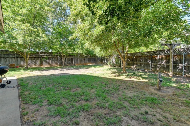 Photo 17 of 26 - 10664 Chardonay Dr, Rancho Cordova, CA 95670