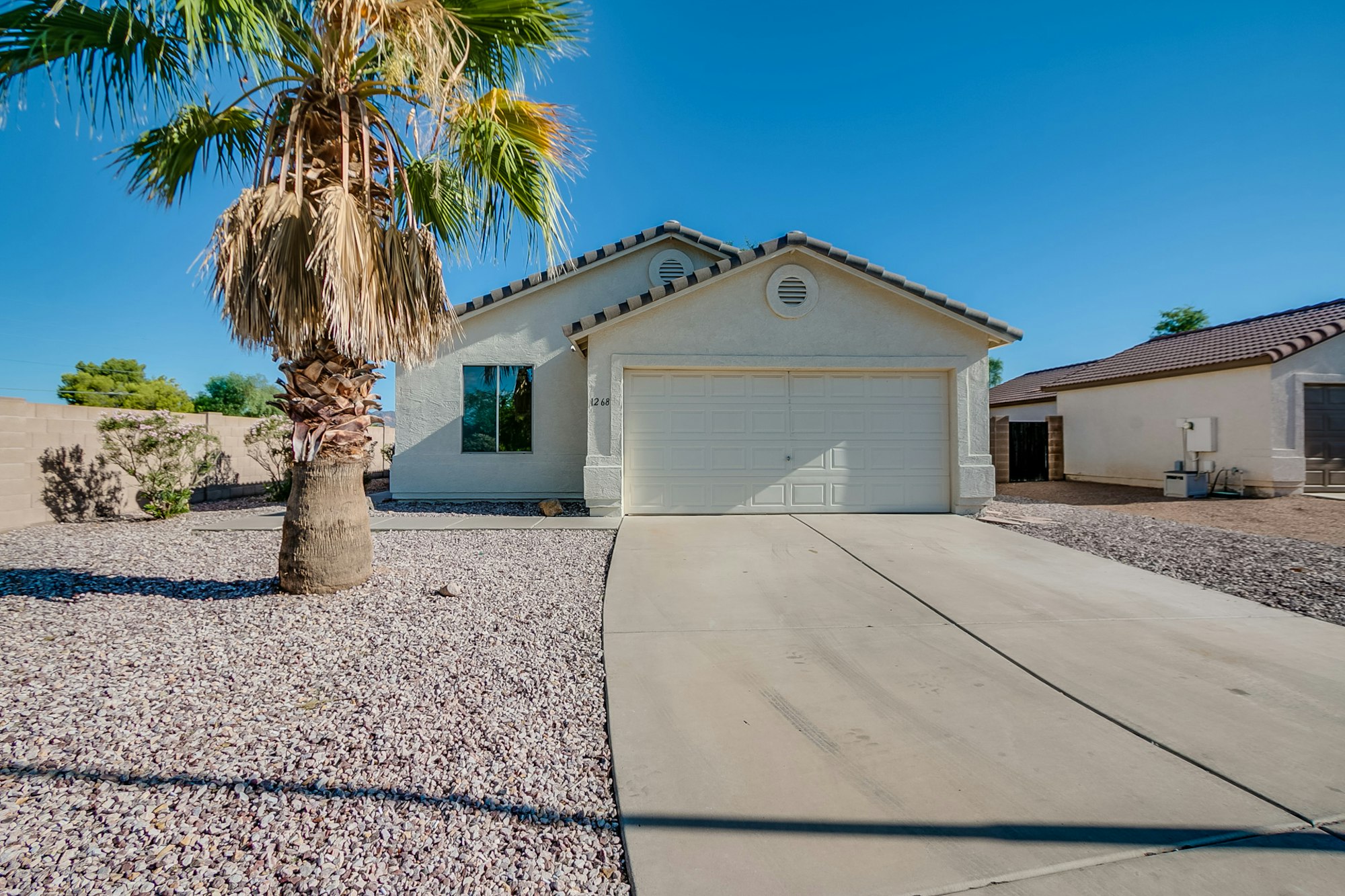 Photo 1 of 25 - 1268 W 7th Ave, Apache Junction, AZ 85120