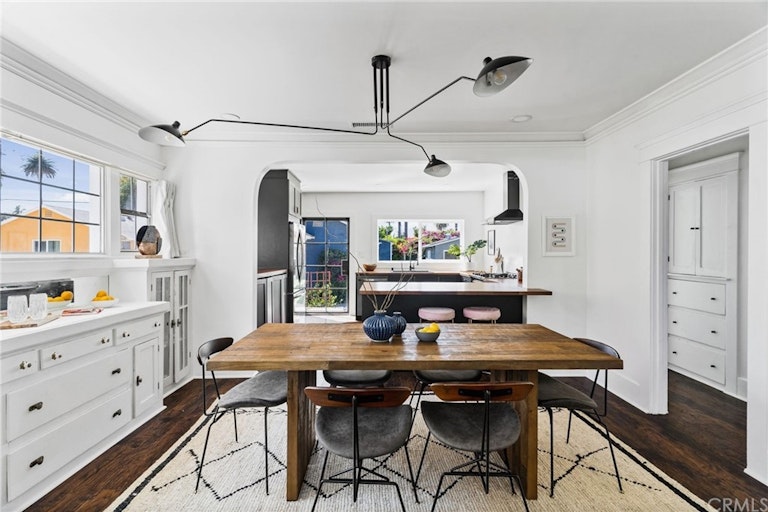 Photo 11 of 64 - 2841 S Palm Grove Ave, Los Angeles, CA 90016