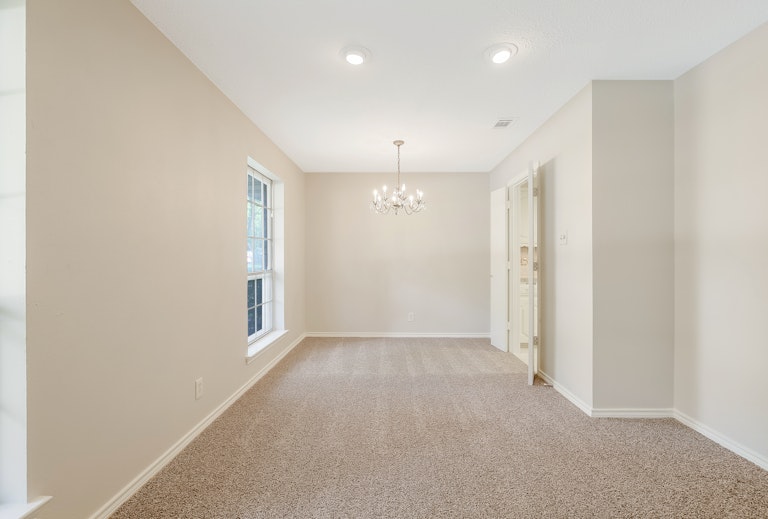 Photo 4 of 25 - 221 Meadowcreek Dr, Desoto, TX 75115