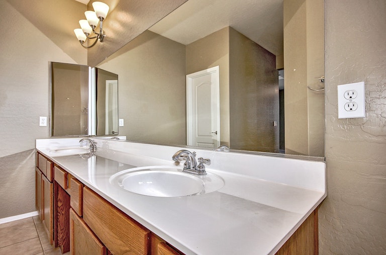 Photo 14 of 20 - 5309 S 33rd Dr, Phoenix, AZ 85041