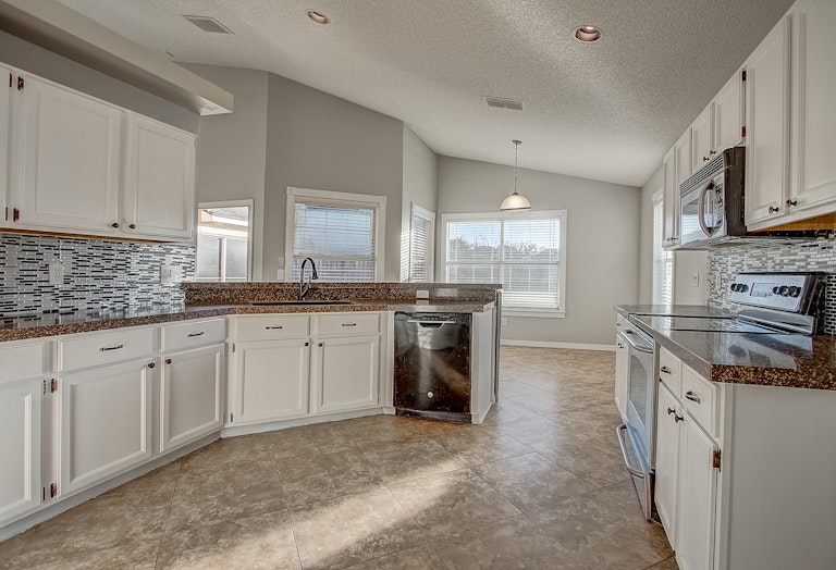 Photo 12 of 33 - 22 Moor Green Ct, Ocoee, FL 34761