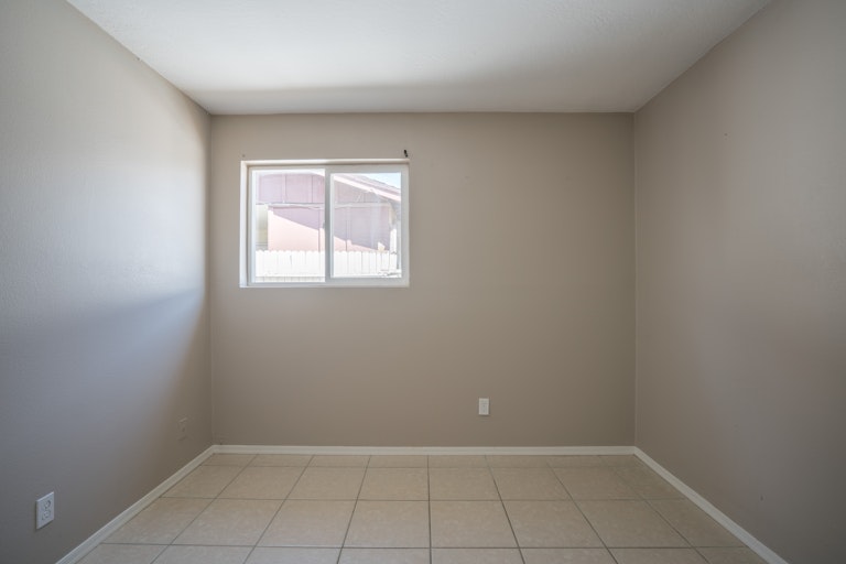 Photo 13 of 27 - 2031 W Windrose Dr, Phoenix, AZ 85029