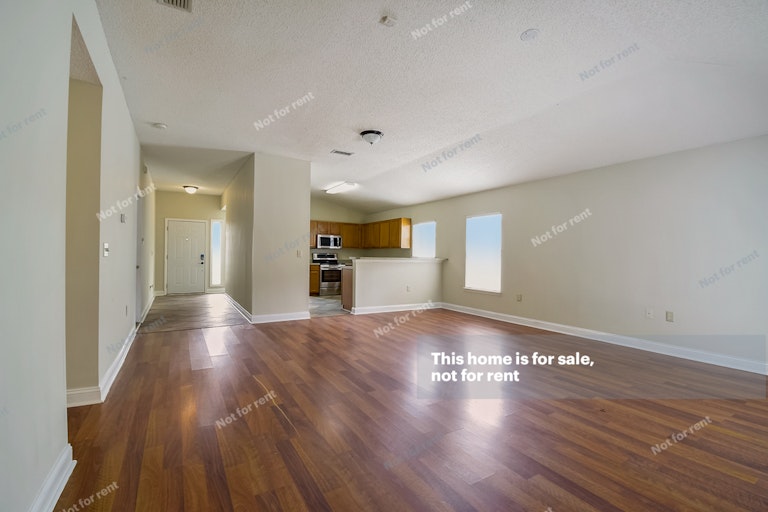 Photo 19 of 30 - 574 Chancellor Dr W, Jacksonville, FL 32225
