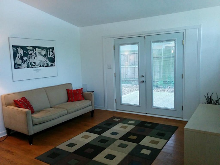 Photo 4 of 30 - 6326 Roos Rd, Houston, TX 77074