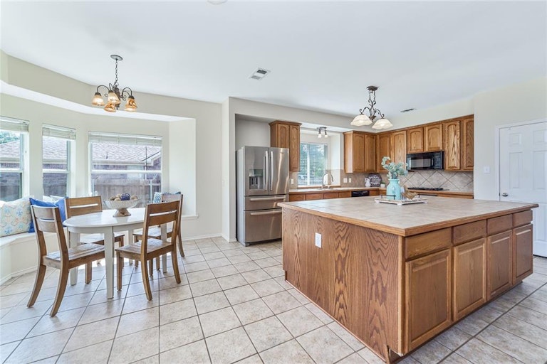 Photo 15 of 40 - 3115 Reagenea Dr, Wylie, TX 75098