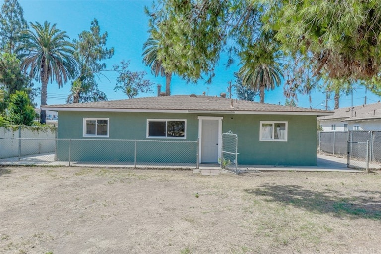 Photo 30 of 33 - 9035 Bellegrave Ave, Jurupa Valley, CA 92509