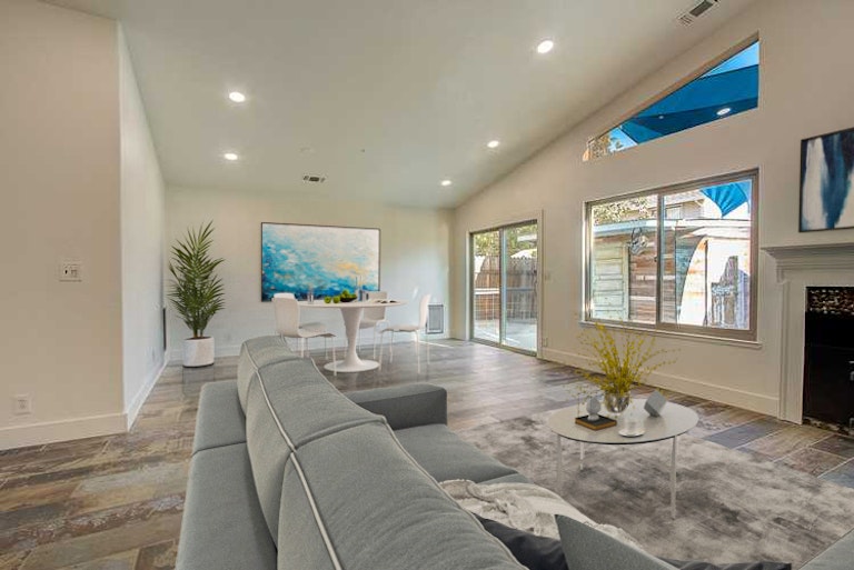 Photo 2 of 32 - 6724 Folkstone Way, Elk Grove, CA 95758