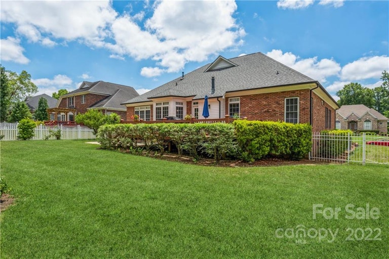 Photo 6 of 36 - 4823 Huddersfield Dr, Harrisburg, NC 28075
