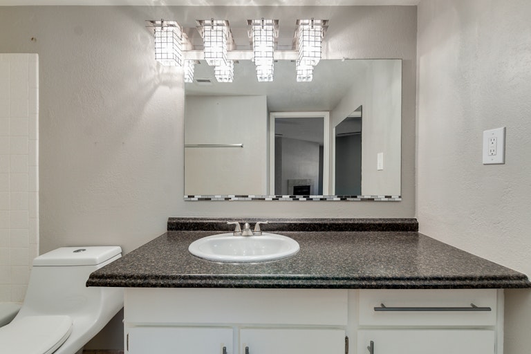 Photo 13 of 17 - 423 E Ironwood Dr, Phoenix, AZ 85020