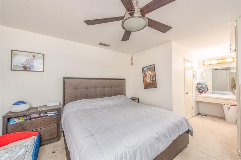 Photo 18 of 23 - 3805 Glenmont Dr, Fort Worth, TX 76133