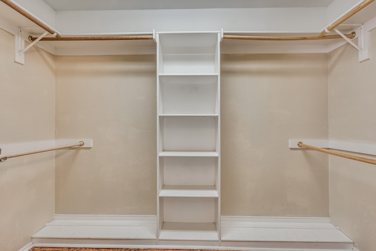 Photo 14 of 20 - 5424 Pebble Ct, McKinney, TX 75070