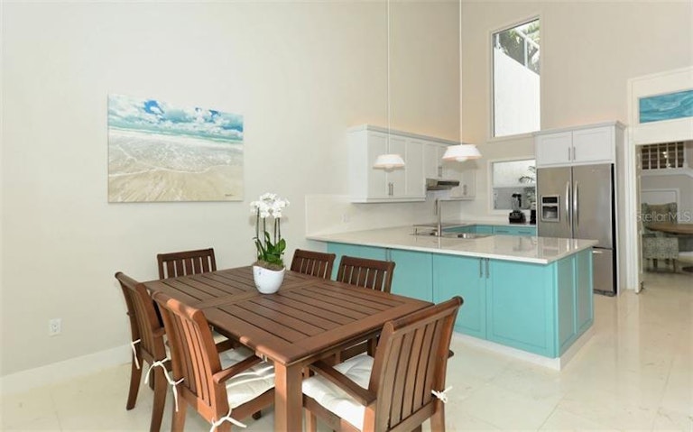 Photo 6 of 25 - 2204 Harbour Court Dr, Longboat Key, FL 34228