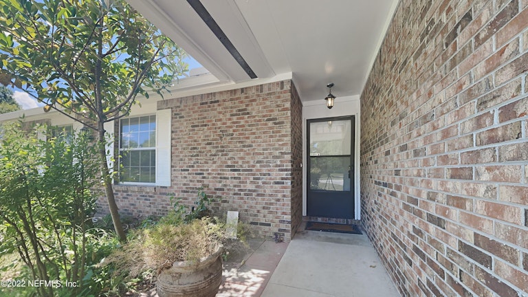 Photo 16 of 21 - 8038 Cayuga Trl S, Jacksonville, FL 32244