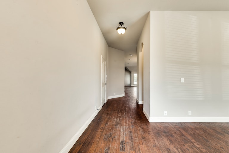 Photo 11 of 37 - 1129 Longhorn Dr, Aubrey, TX 76227