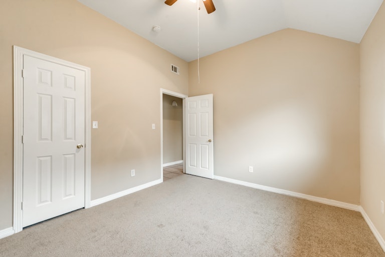Photo 19 of 27 - 1718 Avenue B, Grand Prairie, TX 75051