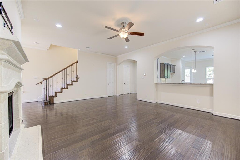 Photo 8 of 34 - 2811 Shadow Woods Ct, Houston, TX 77043