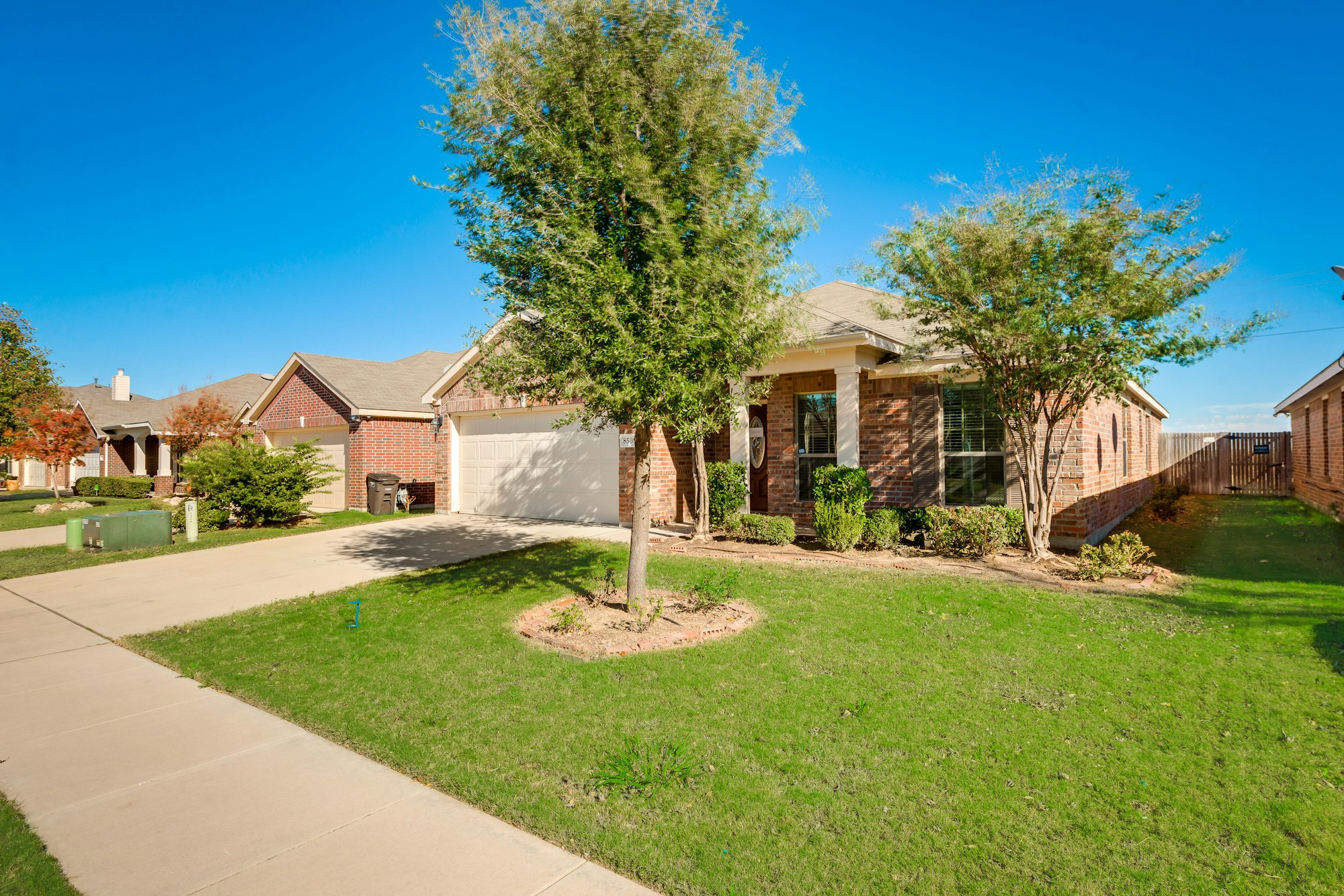 Photo 1 of 27 - 8508 Minturn Dr, Fort Worth, TX 76131