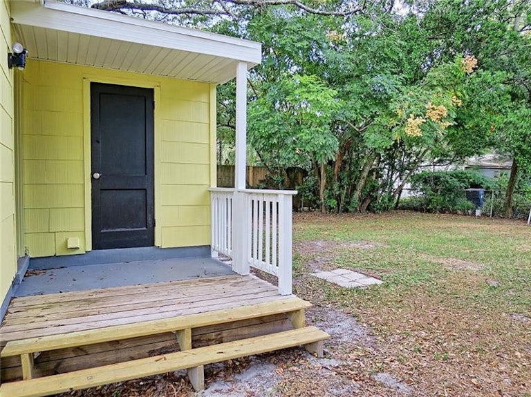 Photo 8 of 9 - 306 E Hydrangia St, Tampa, FL 33612