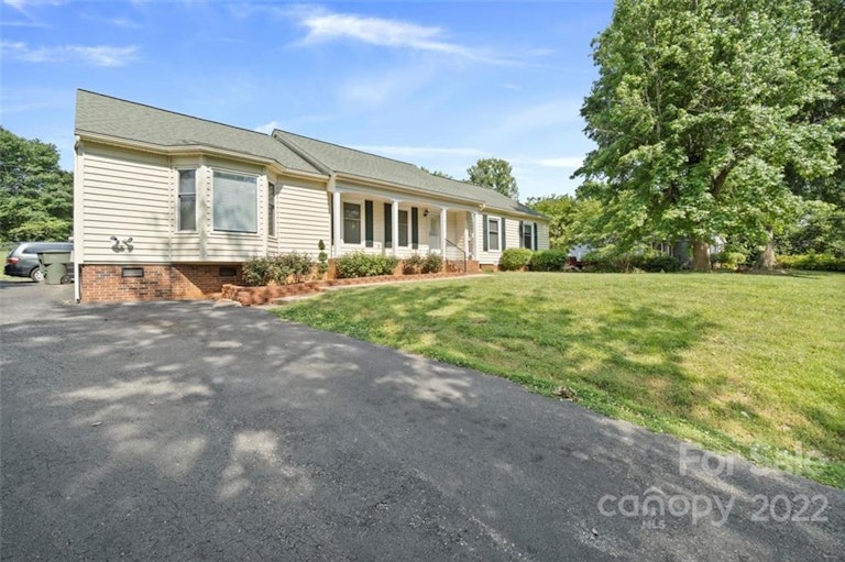 Photo 3 of 32 - 2116 Helen Dr, Gastonia, NC 28054
