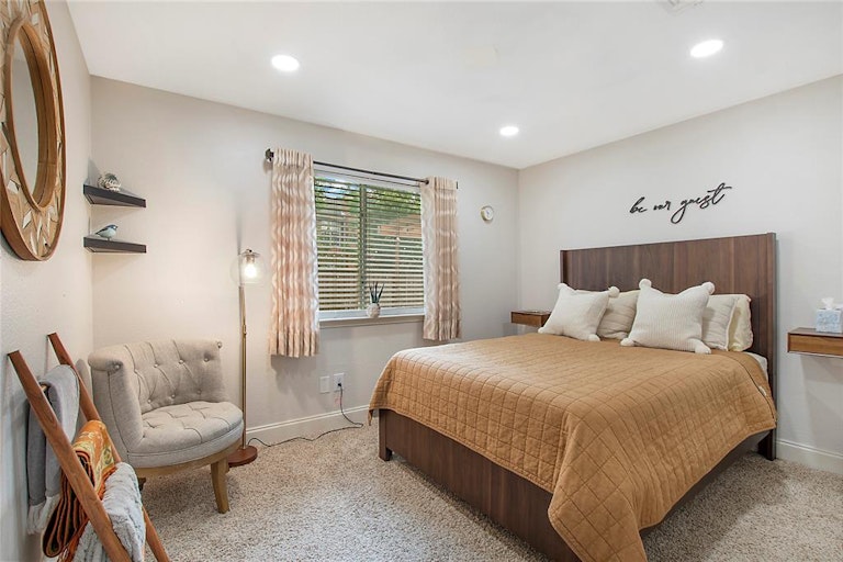 Photo 19 of 32 - 12 Monterey Dr, Roanoke, TX 76262