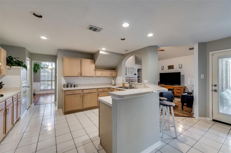 Photo 17 of 40 - 8801 Clearlake Dr, Rowlett, TX 75088