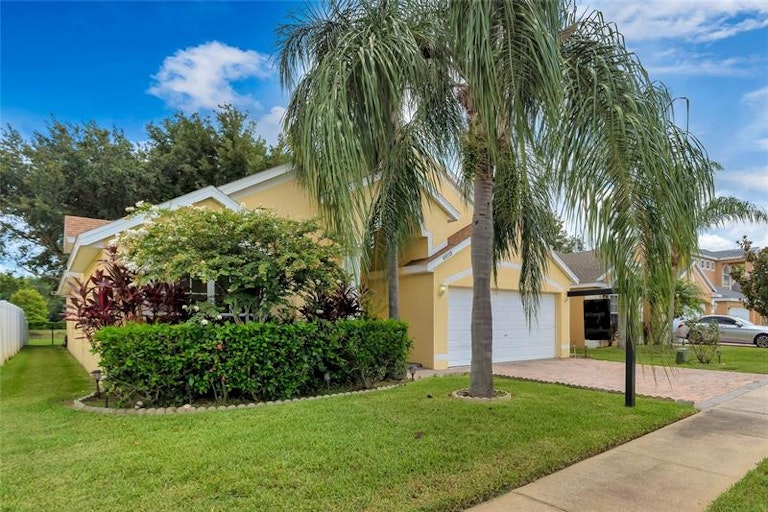 Photo 2 of 49 - 6609 Cherry Grove Cir, Orlando, FL 32809