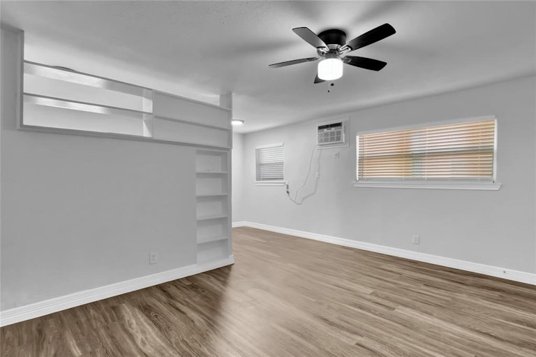 Photo 9 of 23 - 5102 Academy St #16, Houston, TX 77005